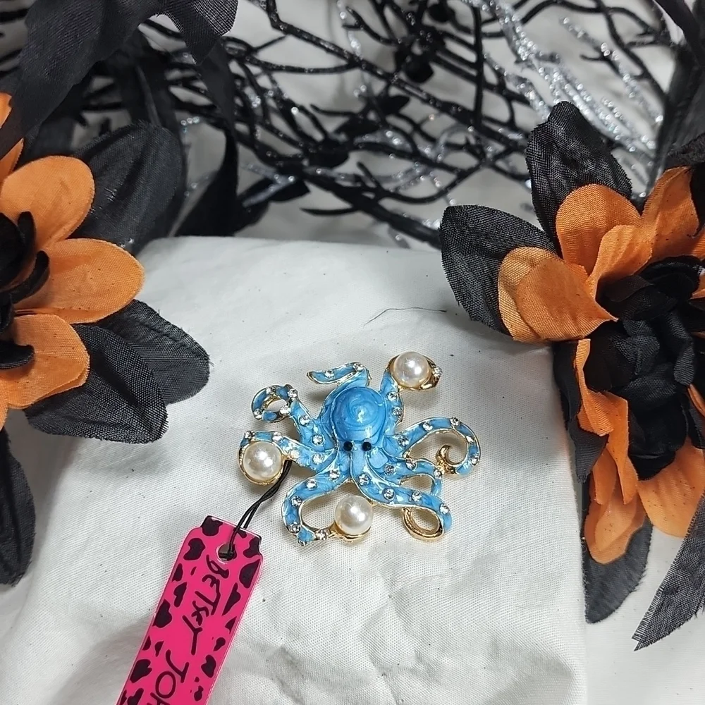BETSEY JOHNSON OCTOPUS BROOCH - Picture 2 of 3